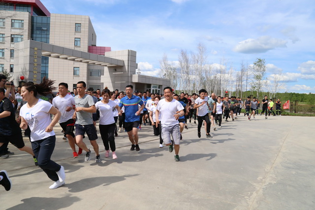 安全環(huán)保月樂跑馬拉松 活力新多銅 (11)-640.jpg