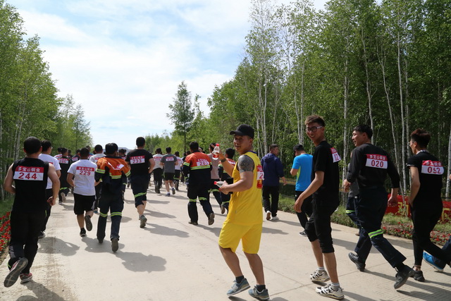 安全環(huán)保月樂跑馬拉松 活力新多銅 (10)-640.jpg
