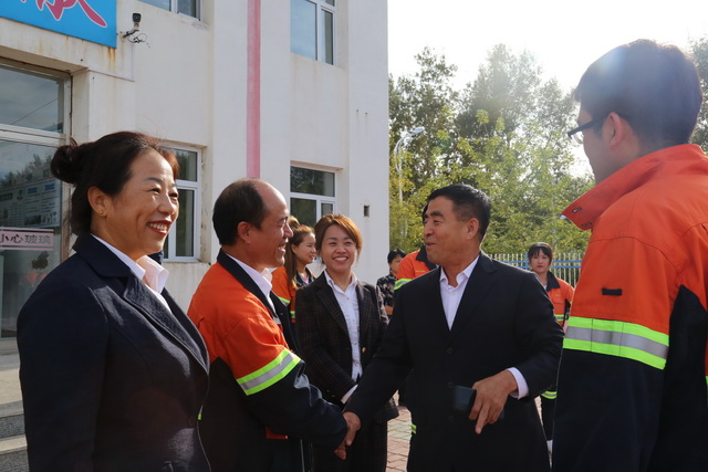 教師節(jié)情暖教育一線 多寶山銅業(yè)慰問“人類靈魂的工程師” (3)-640.JPG