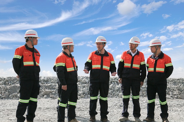 66fba566e1a90.jpg 2.排土場(chǎng)視察.jpg